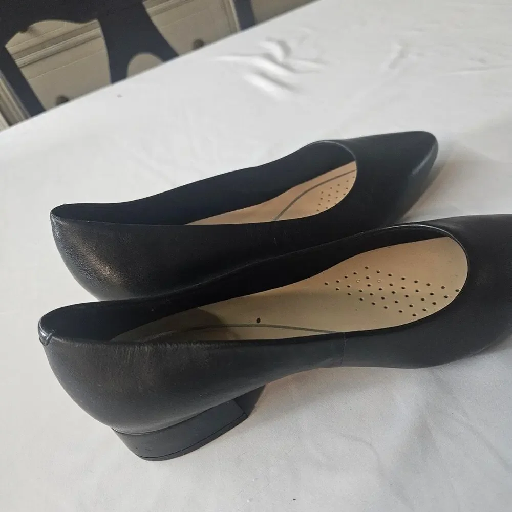 Easy Spirit Caldese leather pumps in black, 1 inch block heel, leather upper.
